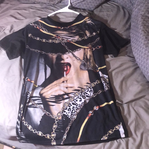 Graphic tee - Picture 1 of 1